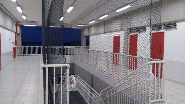 Rede de proteção para escadas