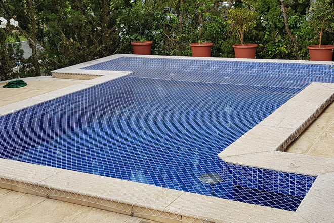 Rede de proteção para piscinas